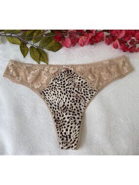 VICTORIA'S SECRET M SILKY CREAM ANIMAL PRINT CHARM VICTORIA STRING THONG PANTIES